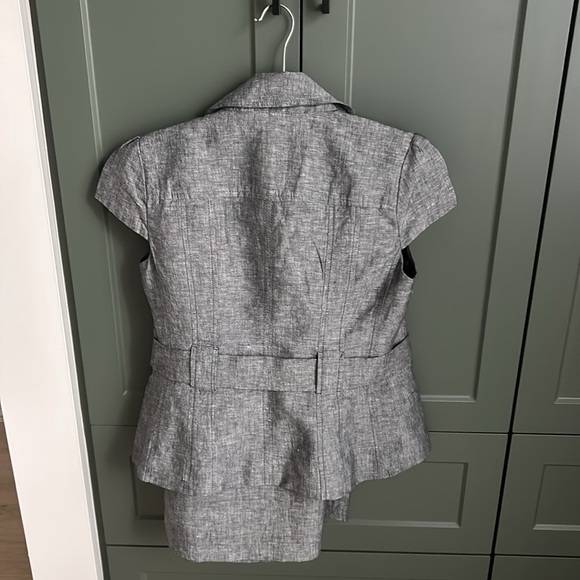 skirt and short sleeve jacket set - Picture 2 of 2